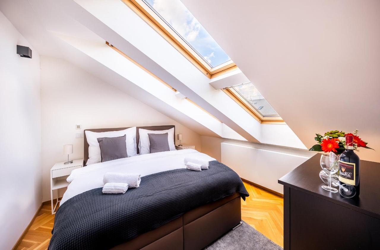 Luxurious Woodrow Wilson Apt In Prague Centre Eksteriør billede